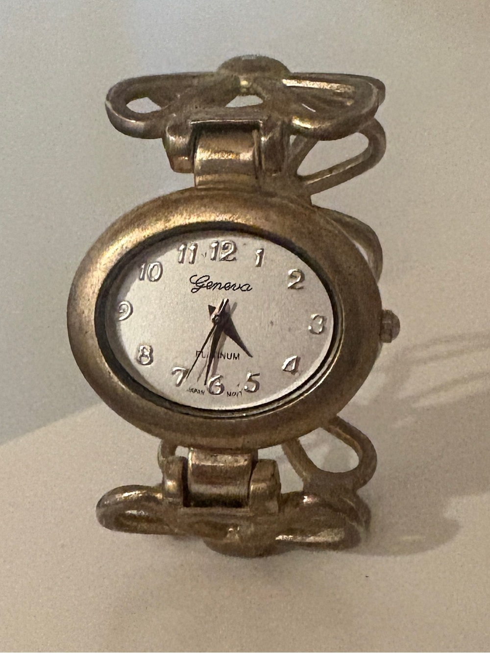 Vintage Geneva Gold Tone Oval Accent Wall Clock